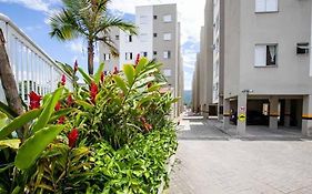 Apto em Ubatuba divisa com a Praia de Itagua e facil acesso as praias fica ao lado do Atacado Tenda da rodovia Rio Santos